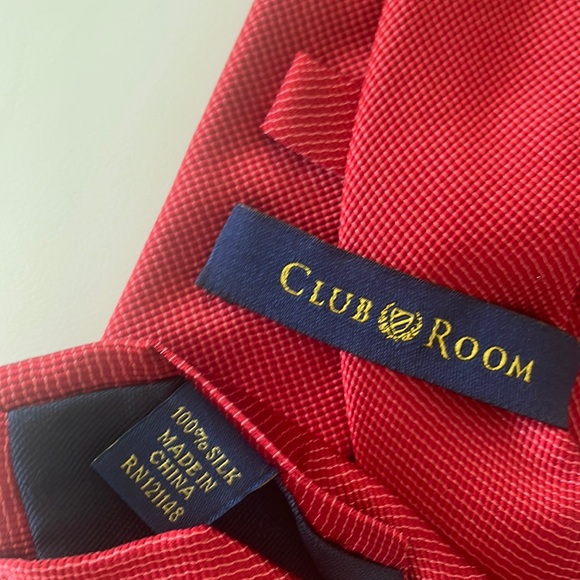 Red Solid Silk Club Room Tie - Picture 6 of 8